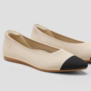 Vivaia Aria flats - sz EU 37.5 / US 7 - NEW